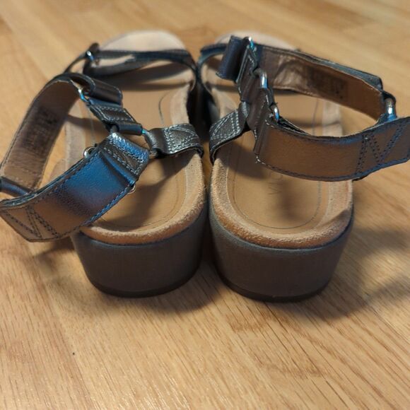 VIONIC Kayan Sandals Womens 9 Silver Metallic Strappy Orthotic Backstrap Comfort - Picture 3 of 7